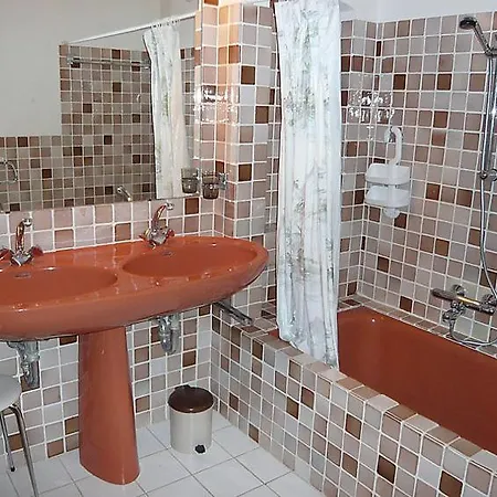 Sainte-maxime Sleeps 8 Pool Wifi