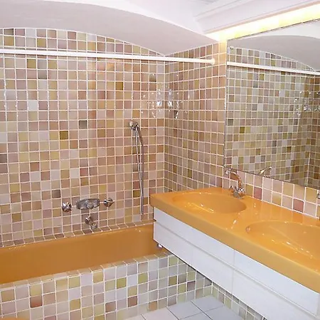 Sainte-maxime Sleeps 8 Pool Wifi Holiday home *